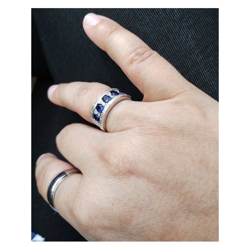 Bague-Femme-Argent-et-oxydes-bleus-et-blancs-CHRISTIAN-BERNARD-337957-2-portee Bague Femme Argent 925/100 et Oxydes de zirconium bleus et blancs CHRISTIAN BERNARD portée