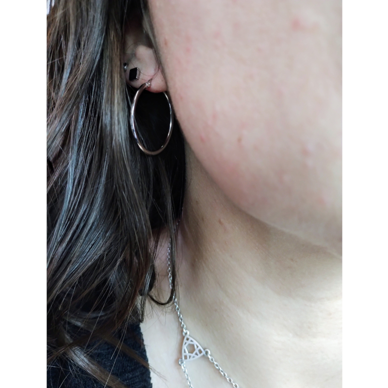 Boucles-d-oreilles-creoles-Femme-Or-blanc-750-2535-5G-robbez-masson-portees Boucles d’oreilles créoles Femme Or blanc 750/1000 ROBBEZ MASSON portées