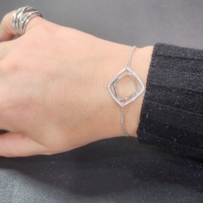 Bracelet-Femme-Argent-et-Oxydes-GUY-LAROCHE-ATX601AZ-porte Bracelet Femme porté Argent et Oxydes Guy Laroche