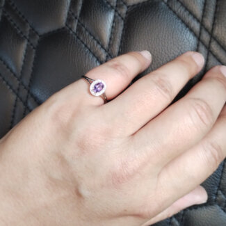bague-femme-or-blanc-750-amethyste-oxydes-robbez-masson-1-7165-A1-portee