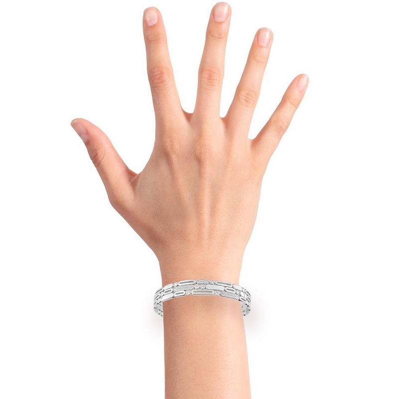 bracelet-jonc-manchette-femme-argent-oxydes-murat-303174-1-porte Bracelet jonc manchette Femme Argent 925/1000 et Oxydes de zirconium MURAT porté