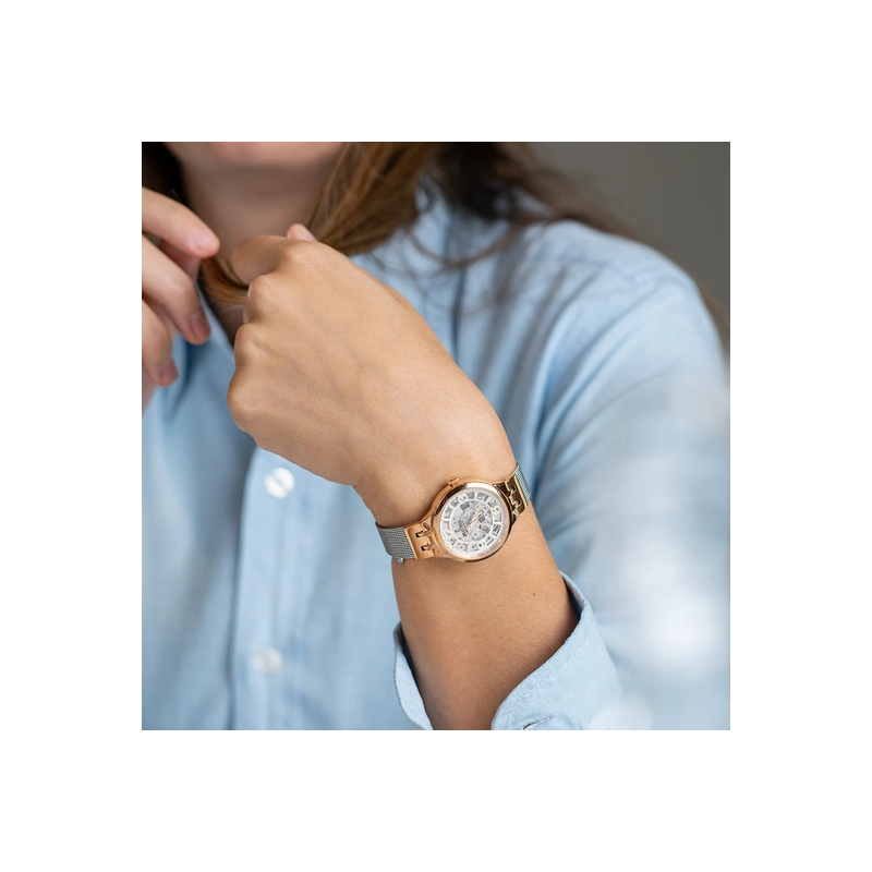 montre-FESTINA-Femme-automatique-acier-inoxydable-rose-F20581-1-portée Montre Skeleton Automatique Femme FESTINA Acier inoxydable rose et gris F20581/1 portée