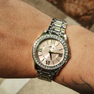 Montre Femme rose très clair, Acier inoxydable et Oxydes de zirconium LOTUS 18887/2 portée