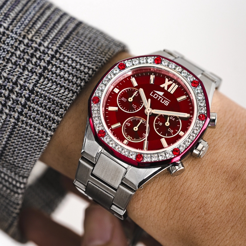 Montre Femme rouge Acier inoxydable LOTUS 18872/3 portée