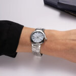 Montre Femme NEWPORT Slim HERBELIN Acier inoxydable 16922B09 portée