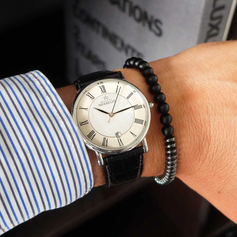 Montre Classique Homme cuir noir et Acier inoxydable HERBELIN 12248AP08 porté