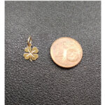 Pendentif Trèfle à 4 feuilles porte bonheur OR jaune 750/1000 ROBBEZ MASSON, taille
