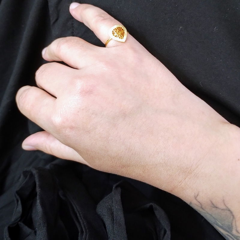 Bague goutte Femme Acier inoxydable doré ROBBEZ MASSON portée