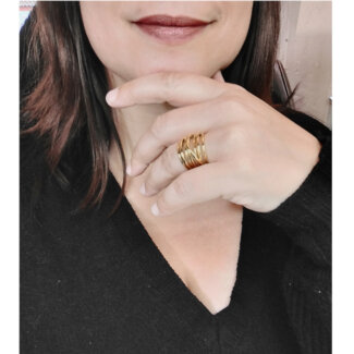 Bague large Femme Acier inoxydable doré ROBBEZ MASSON portée