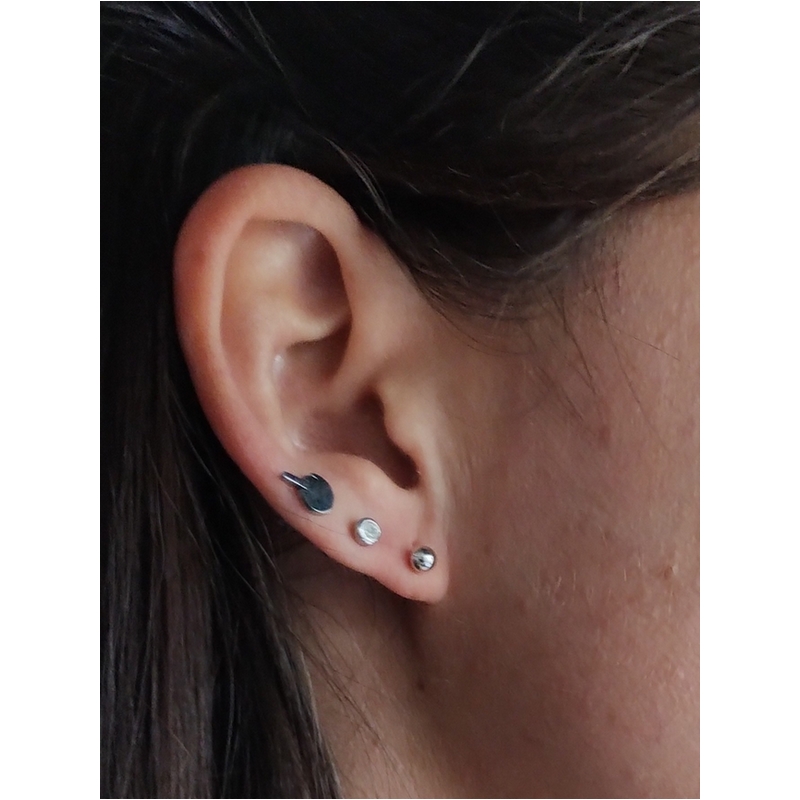 boucles-oreilles-clous-boules-femme-argent-rhodié-robbez-masson-315123-portées Boucles d’oreilles clous Femme boule 4 mm Argent 925/1000 ROBBEZ MASSON portées