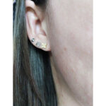 Boucles d’oreilles clous Femme Or jaune 750/1000 et Diamants ROBBEZ MASSON portées