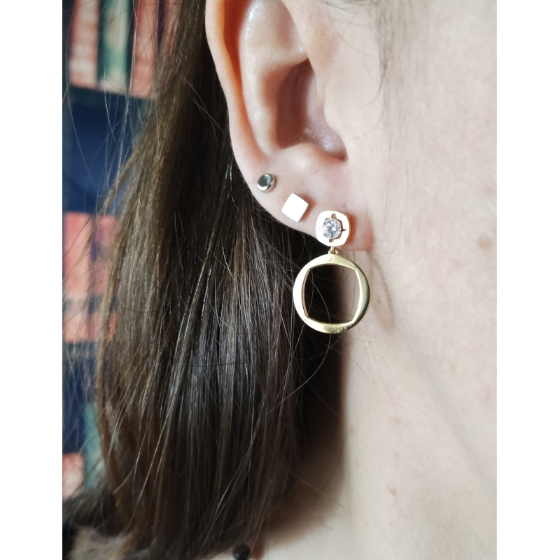 Boucles d’oreilles pendantes Femme Plaqué Or et Oxydes de zirconium MURAT portée