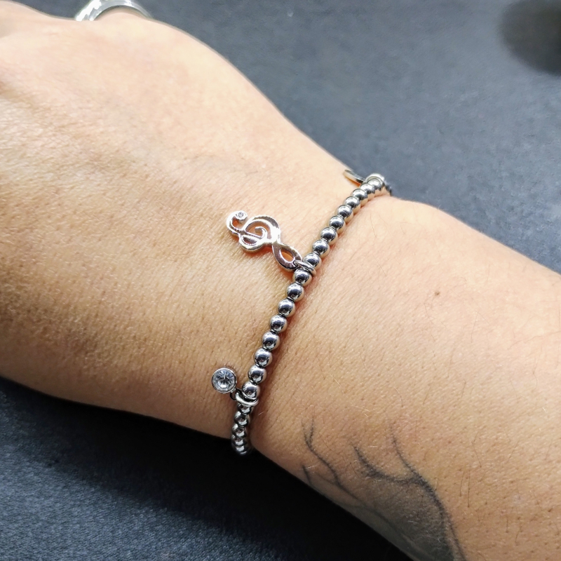 bracelet-elastique-femme-acier-inoxydable-strass-clef-de-sol-LOTUS-LS2170-2-5-porté Bracelet élastique Femme Clef de Sol, Acier inoxydable et strass LOTUS LS2170-2/5 porté