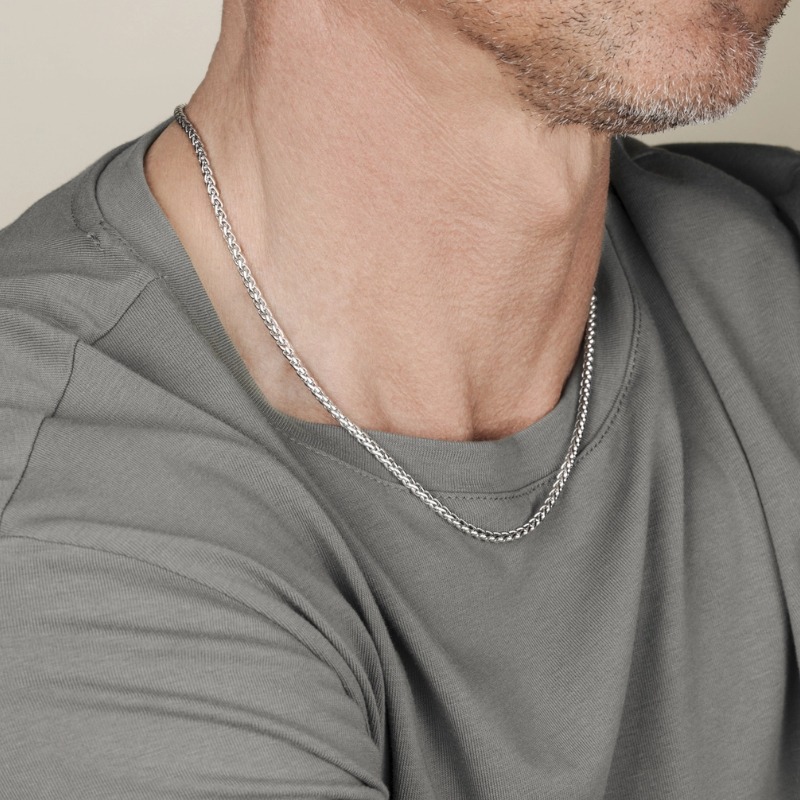 collier-chaine-homme-acier-inoxydable-LOTUS-LS2223-1-1-porté Collier chaîne Homme Acier inoxydable LOTUS LS2223-1/1 porté
