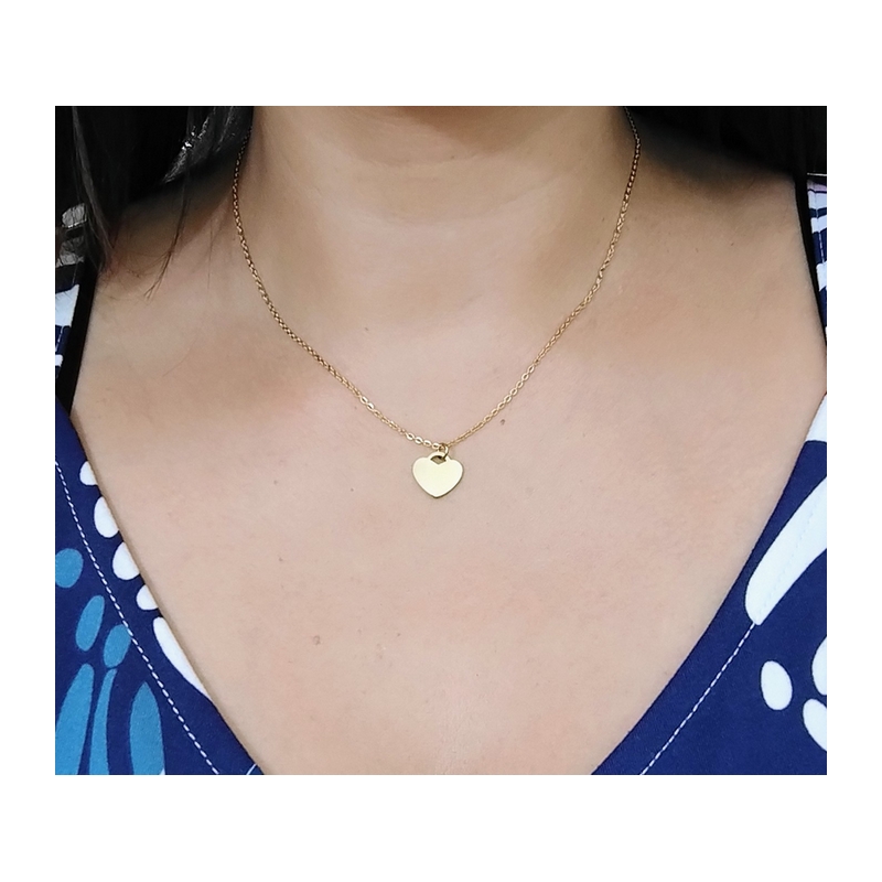 collier-coeur-femme-acier-inoxydable-doré-robbez-masson-432368-porté Collier Cœur Femme Acier inoxydable doré ROBBEZ MASSON porté