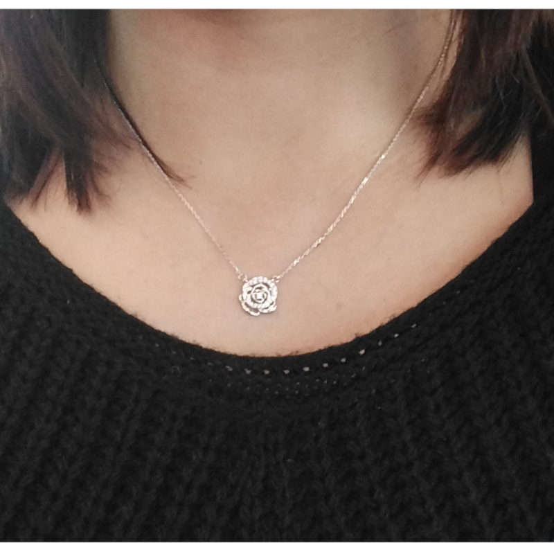 Collier Femme Fleur Argent 925/1000 et Oxydes de zirconium LOTUS LP3136-1/1 porté