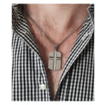 Collier plaque Croix Homme Acier inoxydable LOTUS LS2279-1/1 porté
