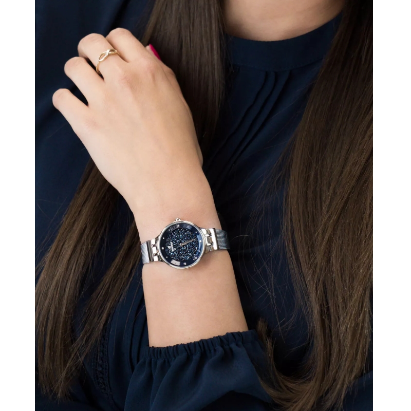 Montre Femme Acier inoxydable cadran bleu nuit FESTINA F20385/2 portée