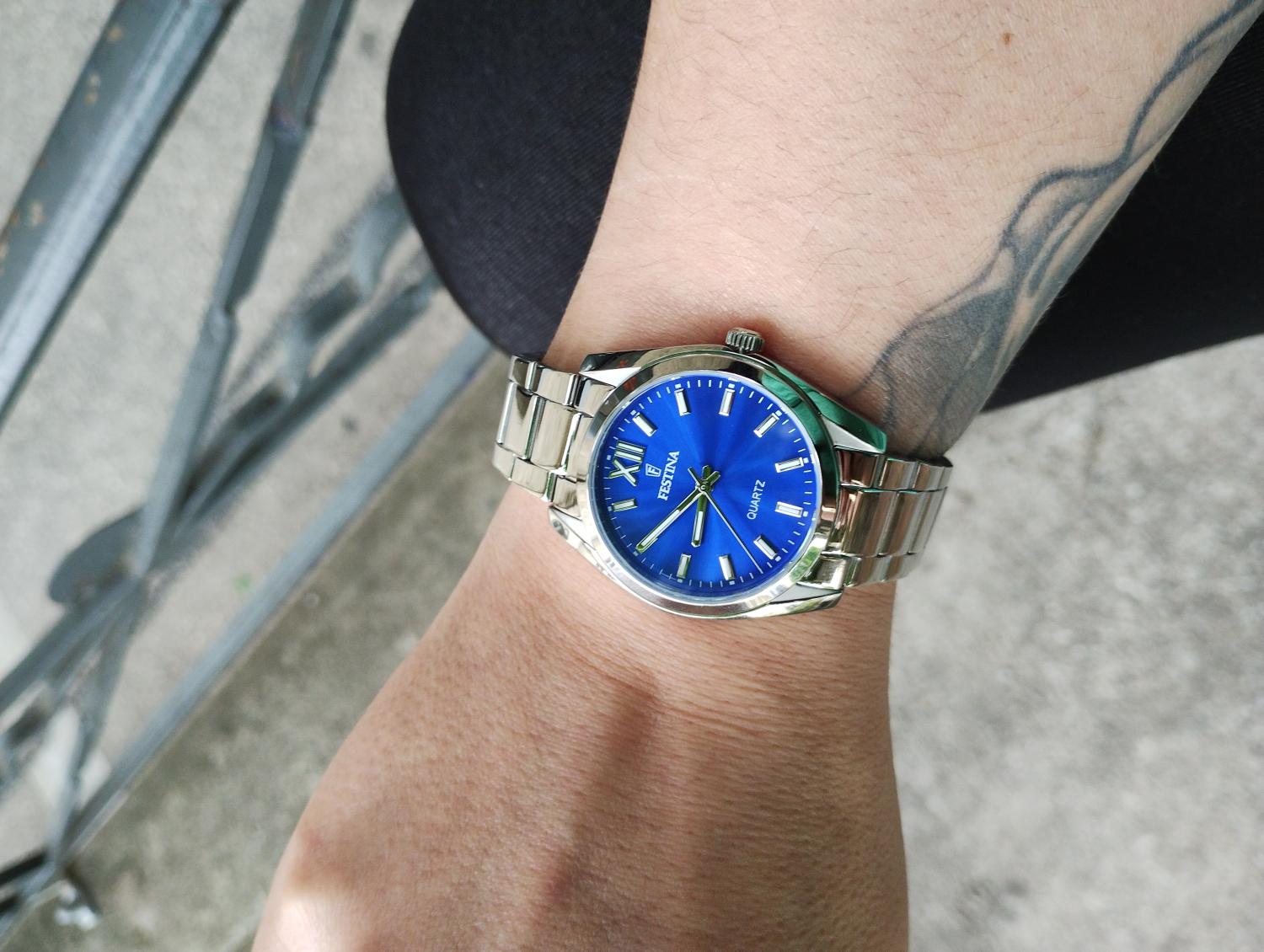 Montre » Boyfriend » Femme Acier inoxydable, cadran bleu FESTINA F20622/E portée