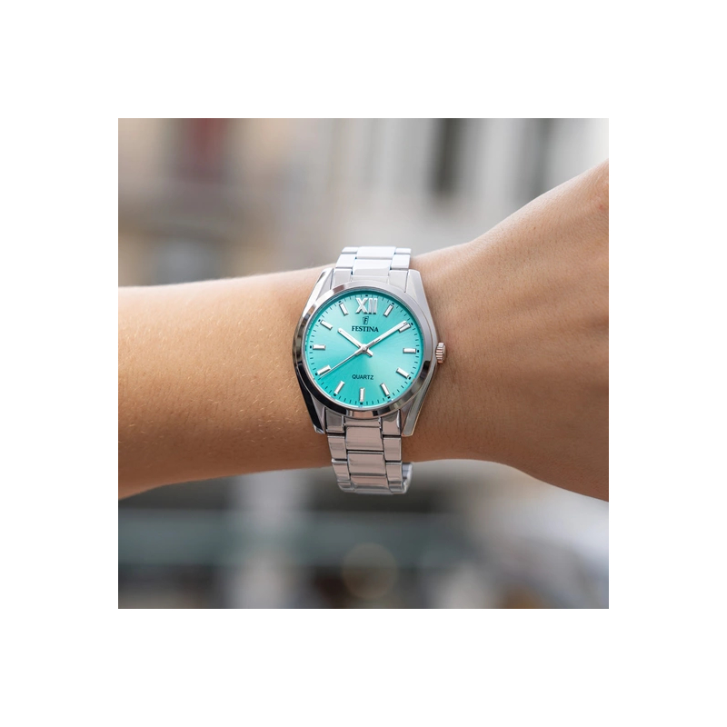 Montre » Boyfriend » Femme Acier inoxydable, cadran turquoise FESTINA F20622/D portée