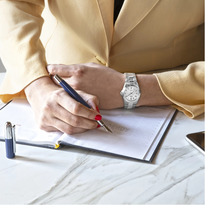Montre Classique Femme Acier inoxydable FESTINA F20553/1 portée
