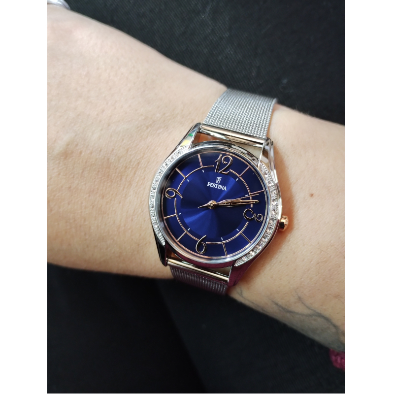 montre-FESTINA-femme-acier-inoxydable-cadran-bleu-F20420-4-portée Montre Femme Acier inoxydable FESTINA F20420/4 portée