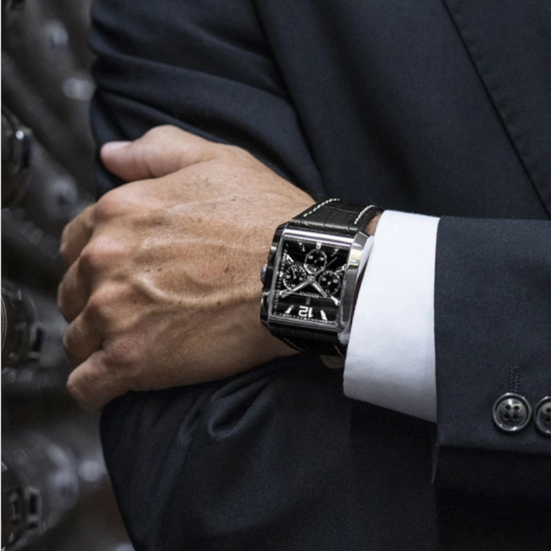 montre-FESTINA-homme-rectangulaire-acier-inoxydable-et-cuir-noir-F20636-4-portée Montre » On the Square » Homme Acier inoxydable et Cuir noir FESTINA F20636/4 portée