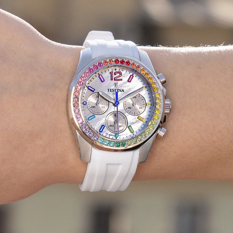 Montre Femme Rainbow Acier inoxydable et caoutchouc blanc FESTINA F20610/2 portée