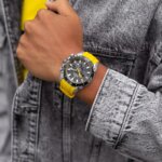 Montre Chrono Bike Homme, Acier inoxydable et Caoutchouc jaune FESTINA F20544/7 portée
