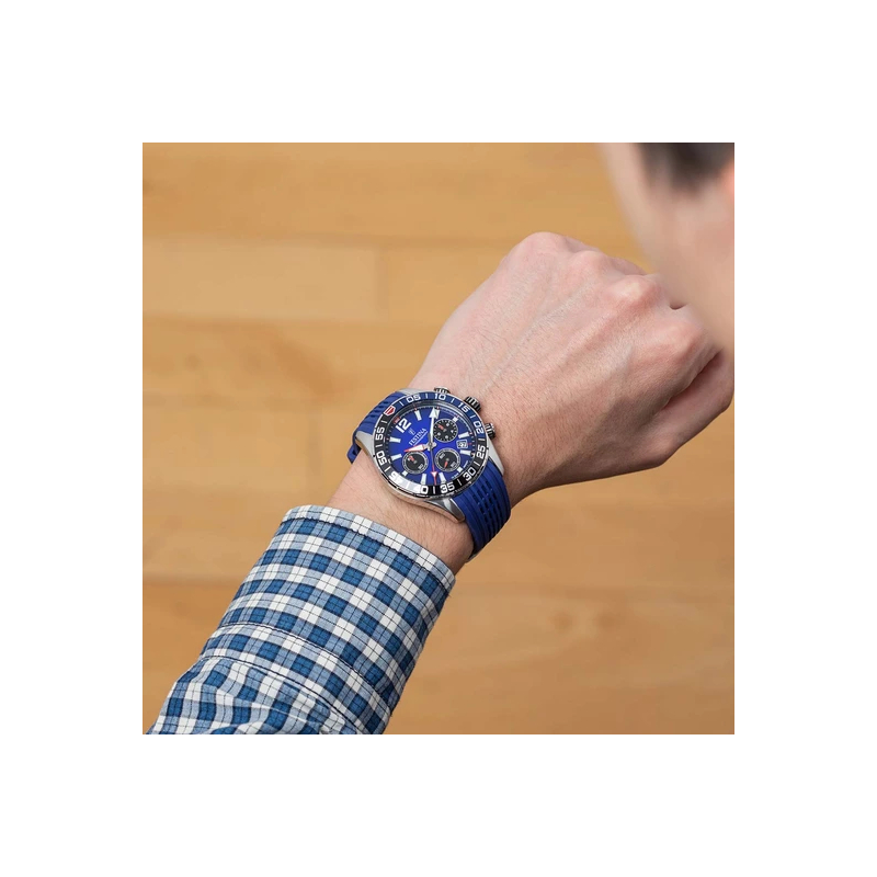 montre-chrono-homme-acier-inoxydable-et-caoutchouc-FESTINA-F20517-1-portée Montre Chrono Sport Homme, Acier inoxydable et Caoutchouc bleu FESTINA F20517/1 portée