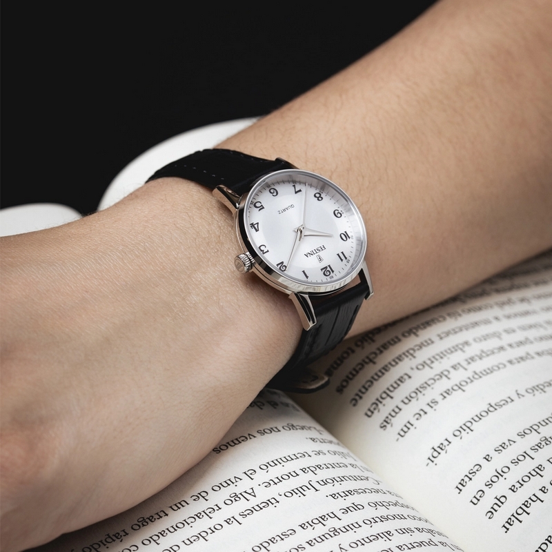 Montre Classique Femme Acier inoxydable et Cuir noir FESTINA F20691/1 portée