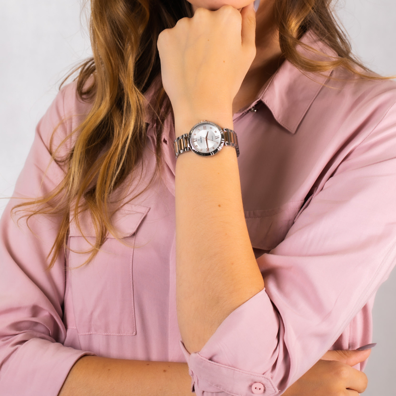montre-femme-FESTINA-acier-inoxydable-bicolore-F16937-D-portée Montre Femme Acier inoxydable bicolore FESTINA F16937/D portée