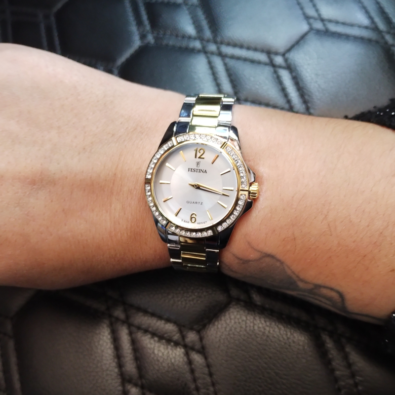 montre-femme-FESTINA-acier-inoxydable-bicolore-F20594-1-portée Montre Femme Acier inoxydable bicolore FESTINA F20594/1 portée