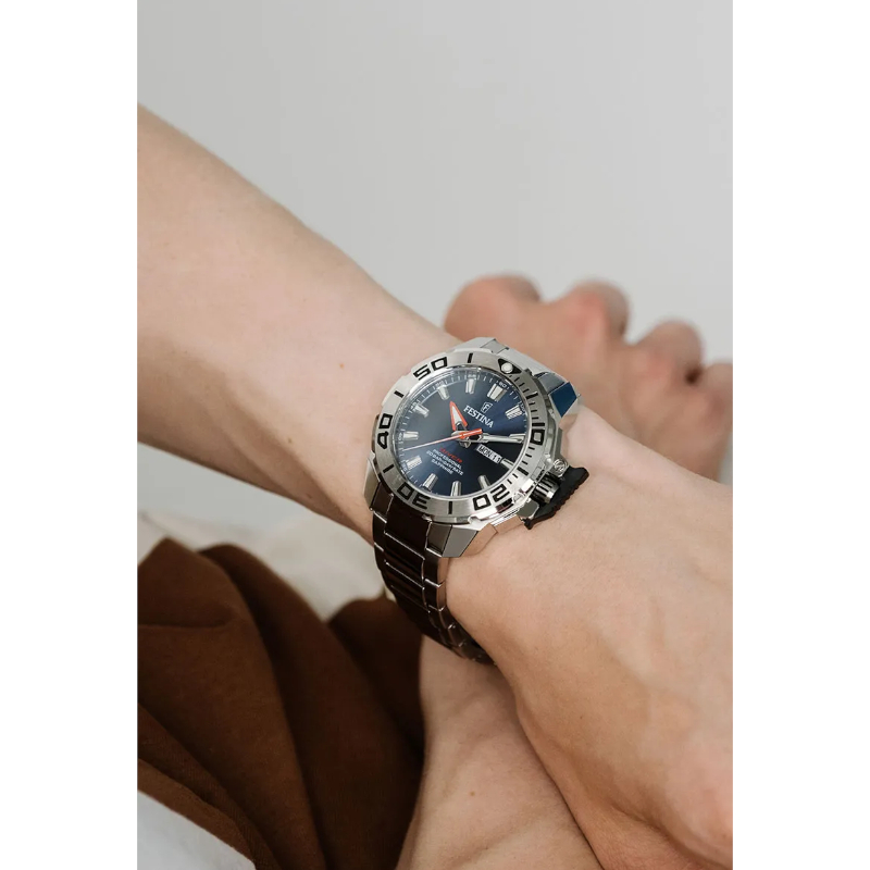 Coffret Montre étanche Homme Acier inoxydable FESTINA F20665/1 avec bracelet OFFERT portée