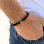 Bracelet Acier pierre de lave ROCHET HB2801A Homme porté.