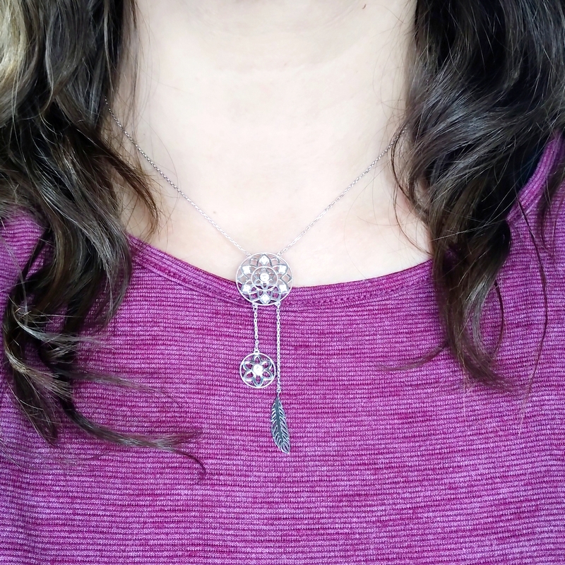 Collier Attrape rêve Argent rhodié et Oxydes de zirconium ROBBEZ MASSON, porté.