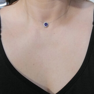 Collier Femme Platine, Améthyste et Diamants FACET P8350FMTWNCQ0, porté.