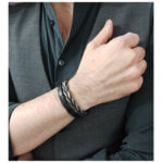 Bracelet jonc Homme tressé Acier inoxydable vieilli HBJ6900 ROCHET, porté.