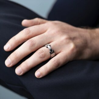 Bague CAP CAMARAT HERBELIN RCC8AB Acier inoxydable portée
