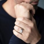 Bague NEWPORT HERBELIN RN8AB Acier inoxydable Homme, portée