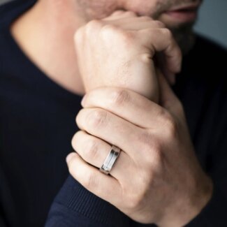 Bague NEWPORT HERBELIN RN8AB Acier inoxydable Homme, portée