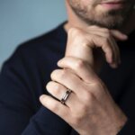 Bague NEWPORT Duo HERBELIN RND7AB Acier inoxydable Homme, portée