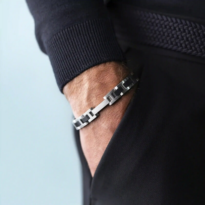 Bracelet CAP CAMARAT Acier et céramique HERBELIN BCC10ABCN Homme porté