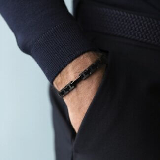 Bracelet CAP CAMARAT céramique noire HERBELIN BCC8CN Homme porté