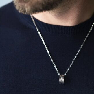 Collier CAP CAMARAT HERBELIN CCC8AB Acier inoxydable Homme porté
