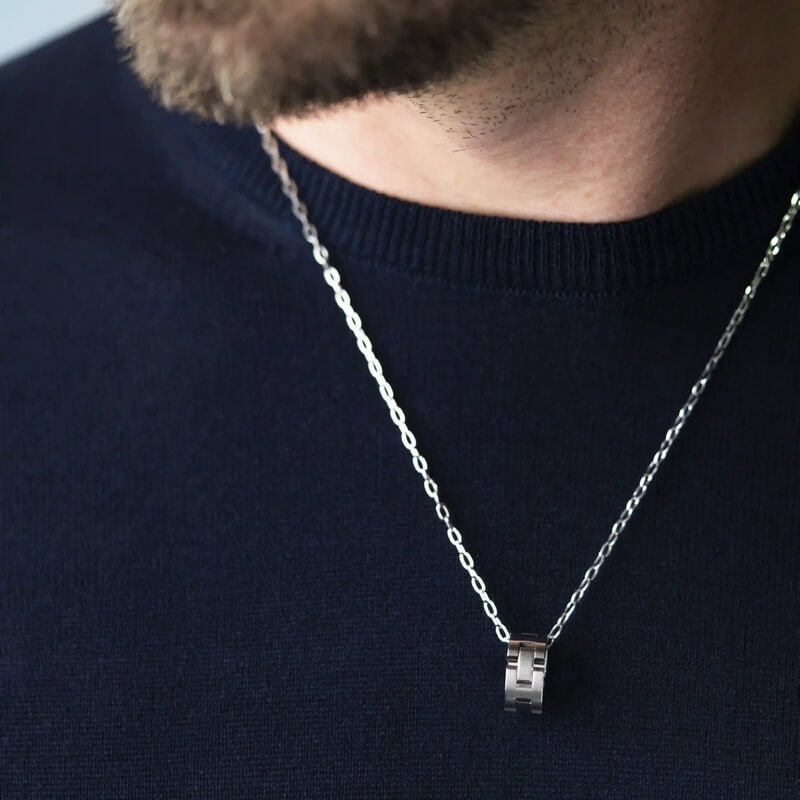 Collier CAP CAMARAT HERBELIN CCC8AB Acier inoxydable Homme porté