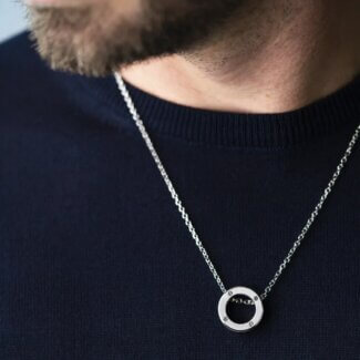 Collier NEWPORT HERBELIN CND20AB Homme Acier inoxydable porté