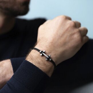 Bracelet AMARRAGE Acier cordon noir BH20ABNR HERBELIN Homme porté