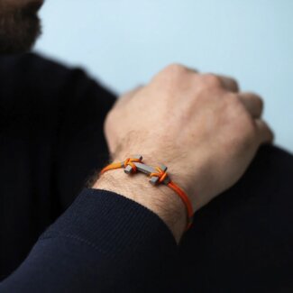 Bracelet AMARRAGE Titane cordon orange BH24TLMD HERBELIN Homme porté