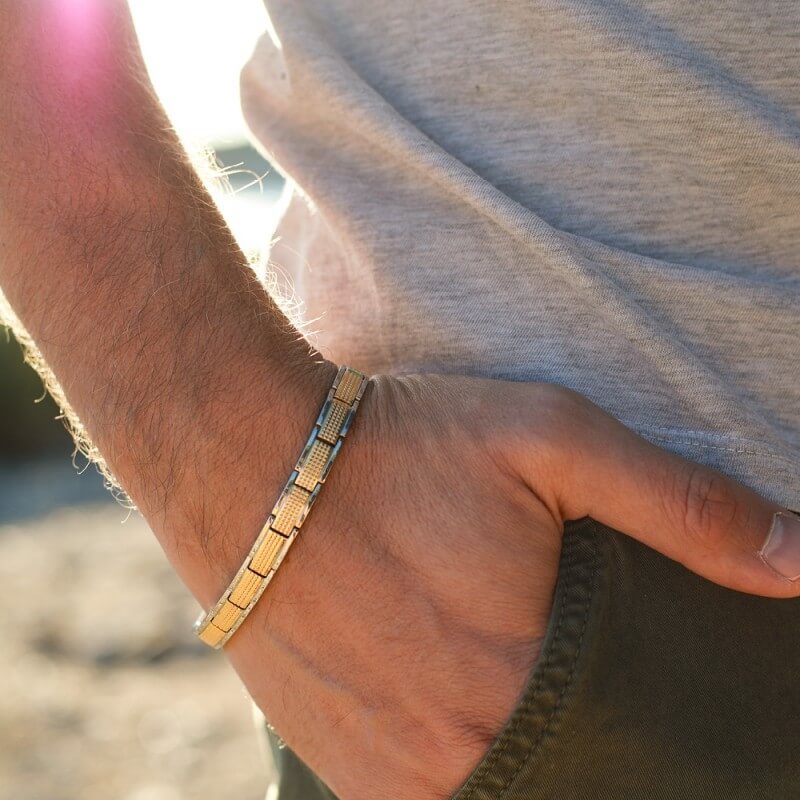Bracelet Acier inoxydable bicolore LOFT Homme ROCHET, porté.